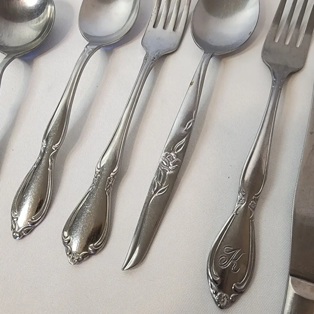 Miscellaneous 15 Piece Utensils Lot Oneida Rogers Spoons Butter Knife Fork